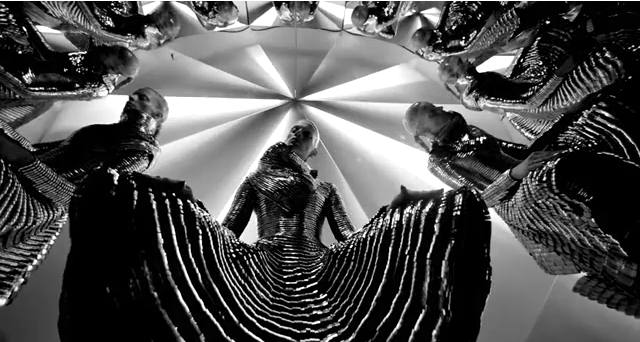 Gareth Pugh - Spring Summer 2011 Video Full Fashion Show f Gareth Pugh - Spring Summer 2011 Video Full Fashion Show f